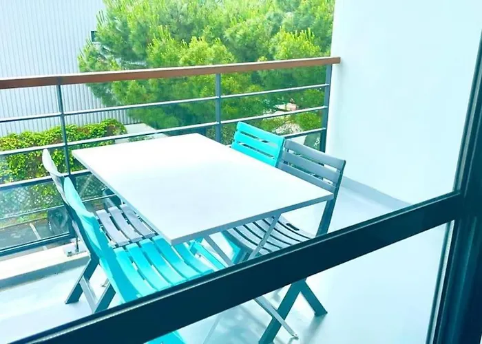 T1 Avec Piscine Et Terrasse Au Coeur De La Rochelle