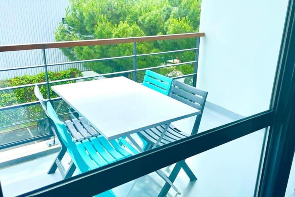 T1 Avec Piscine Et Terrasse Au Coeur De La Rochelle * La Rochelle (Charente-Maritime)
