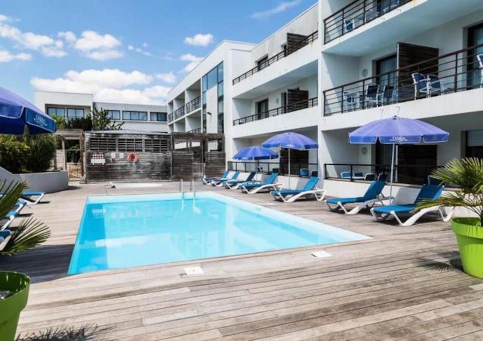 Apartment T1 Avec Piscine Et Terrasse Au Coeur De La Rochelle