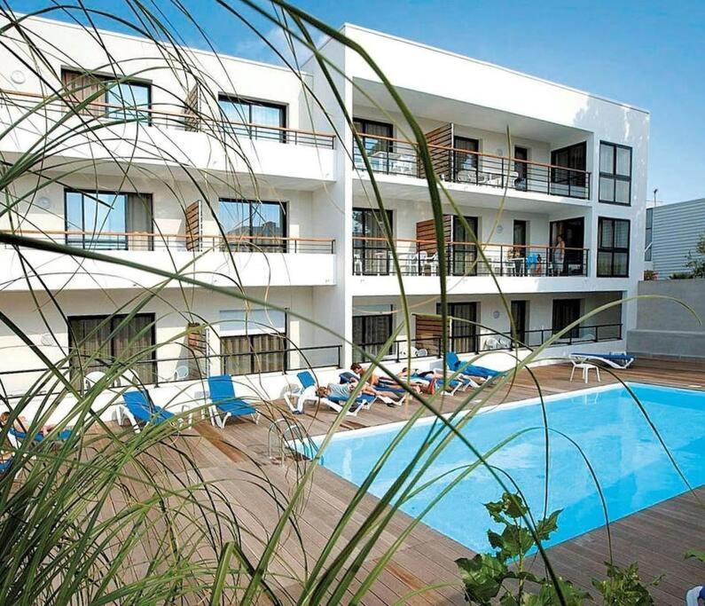 Apartment T1 Avec Piscine Et Terrasse Au Coeur De La Rochelle